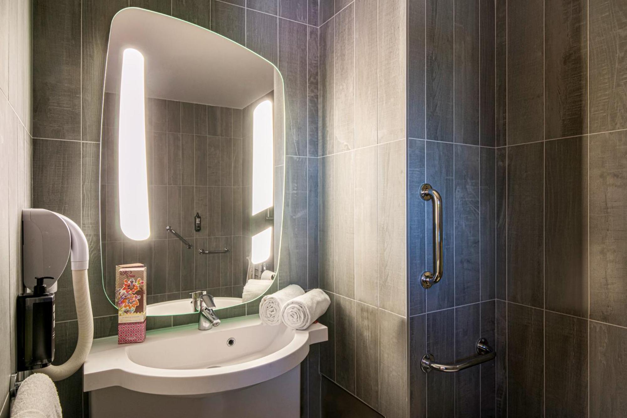 فندق Ibis Manosque Cadarache المظهر الخارجي الصورة