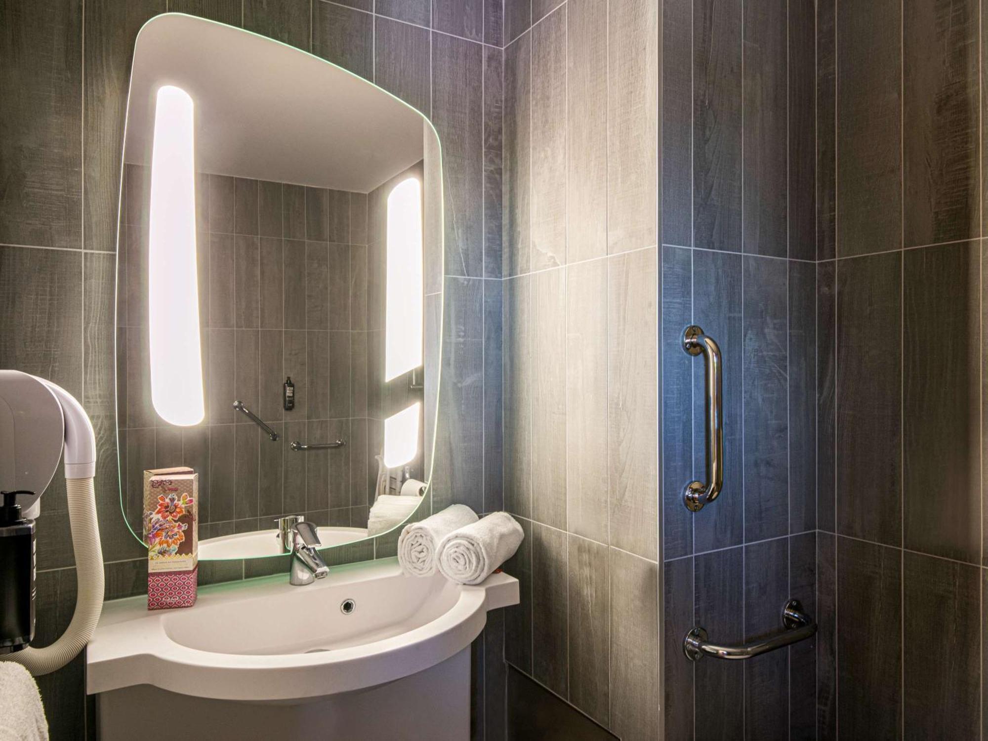 فندق Ibis Manosque Cadarache المظهر الخارجي الصورة