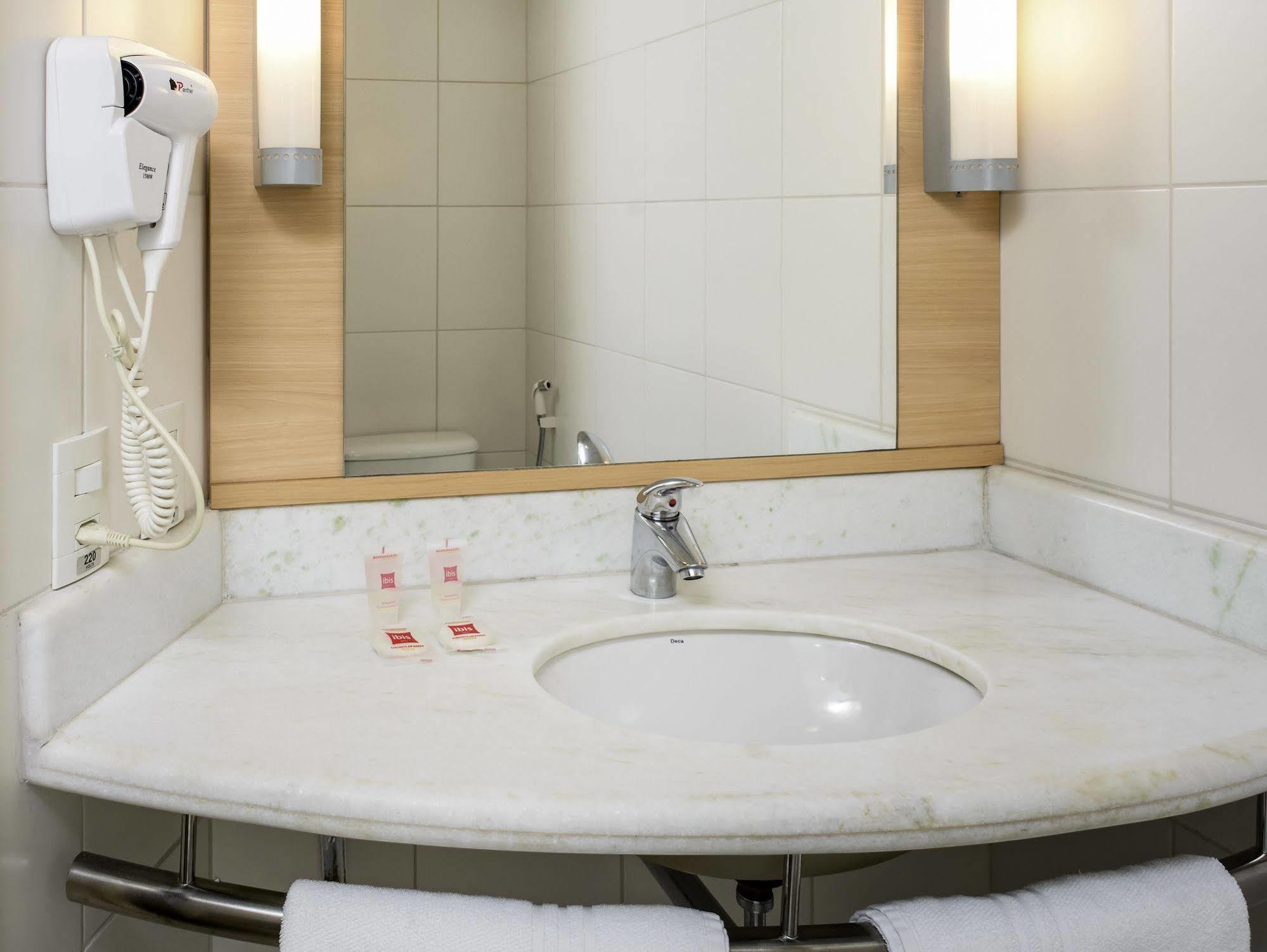 فندق Ibis Manosque Cadarache المظهر الخارجي الصورة